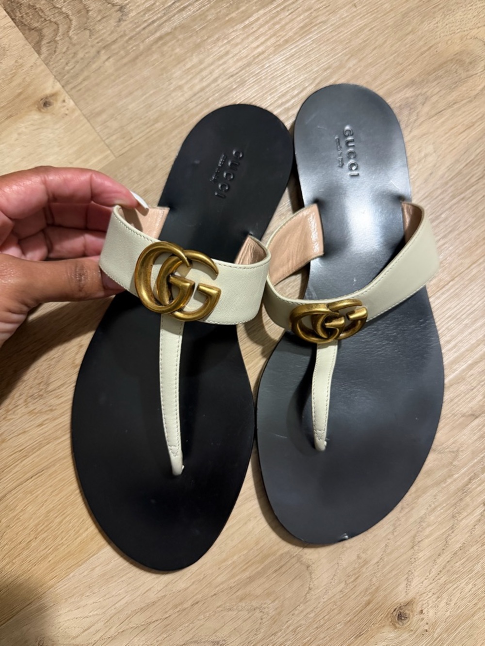 Gucci Black Footbed Ivory Leather GG Thong Sandals